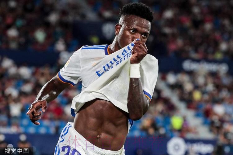 齐达内:本泽马吐槽维尼修斯?已澄清 不是啥坏事